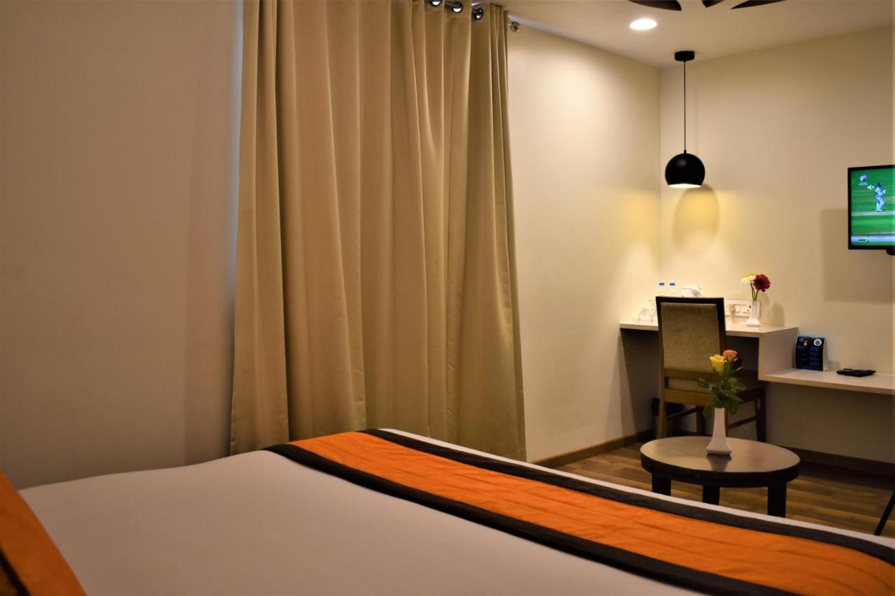 Hotel Vivana ヴィシャーカパトナム エクステリア 写真